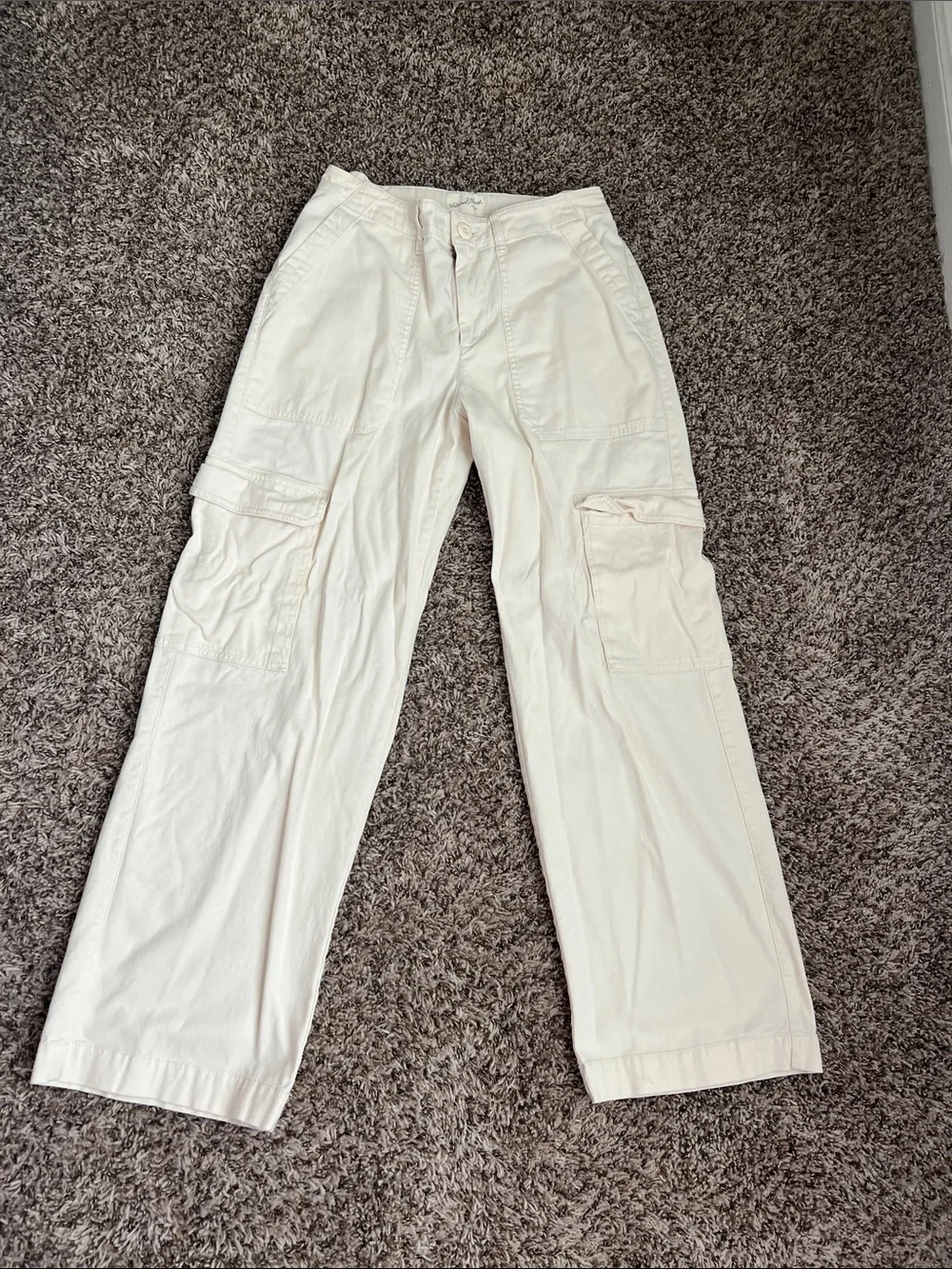 Universal Thread Off-White Wide-Leg Cargo Pants